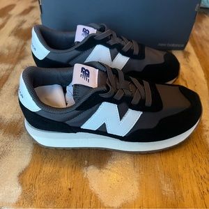 Boys size 1.5 new balances new in box
